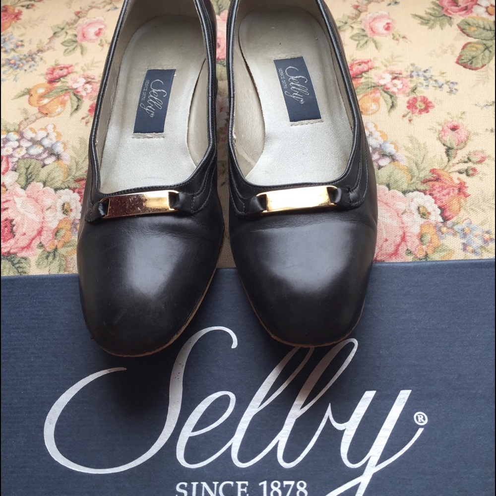 Selby Black Low-Heel Shoes